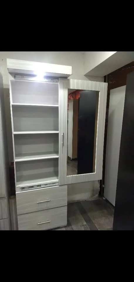 Organizador de vestidor con maleteros