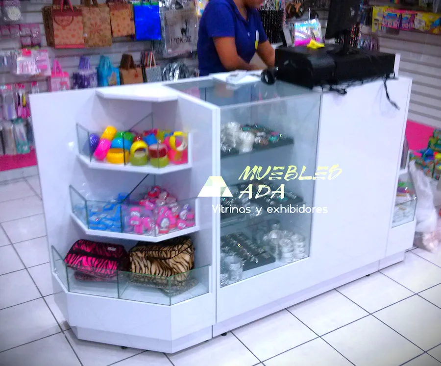 Mostrador de caja con vitrinas para dulces