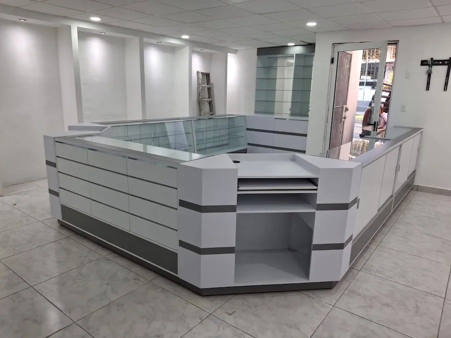 Isla de mostrador en acabado gris con vidrio