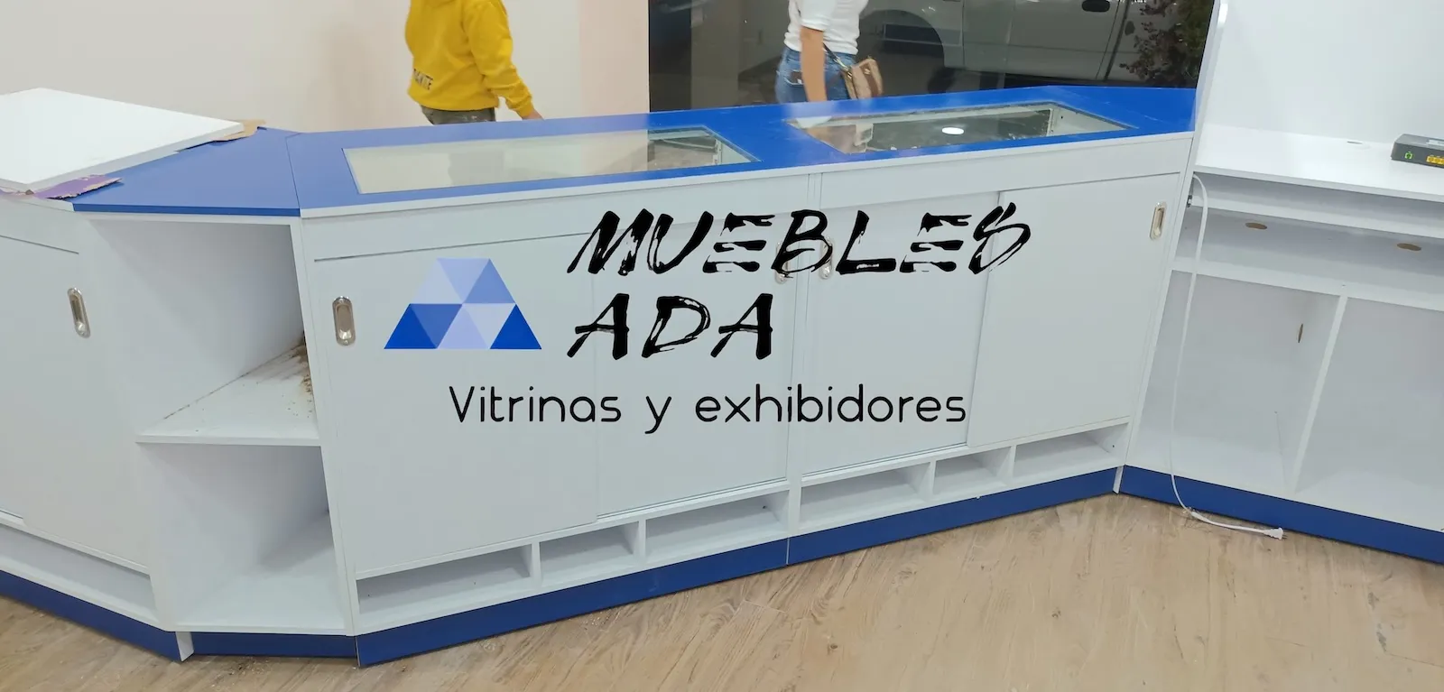 Proyecto de mobiliario comercial 20