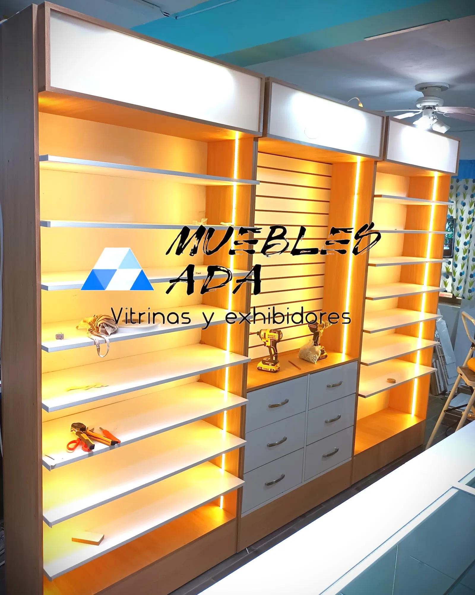 Proyecto de mobiliario comercial 44