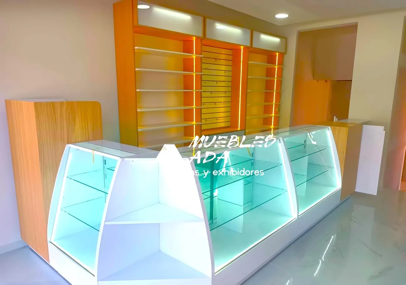 Mostradores vitrina esquineros en blanco y madera